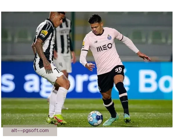 埃万尼尔森关键进球助球队扩大领先优势再创佳绩